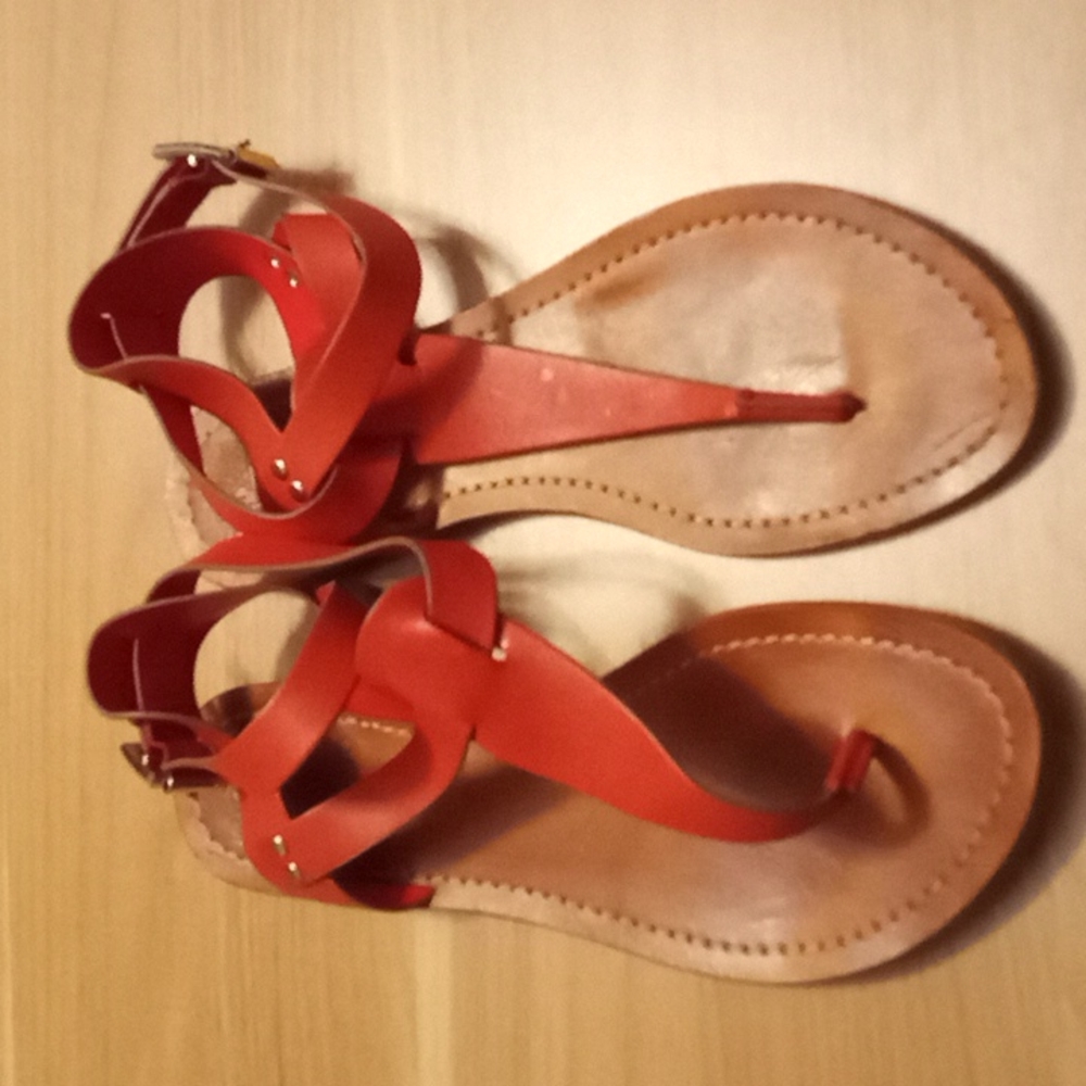 Vince Camuto Red Leather Thong Sandals in Size 8.5M